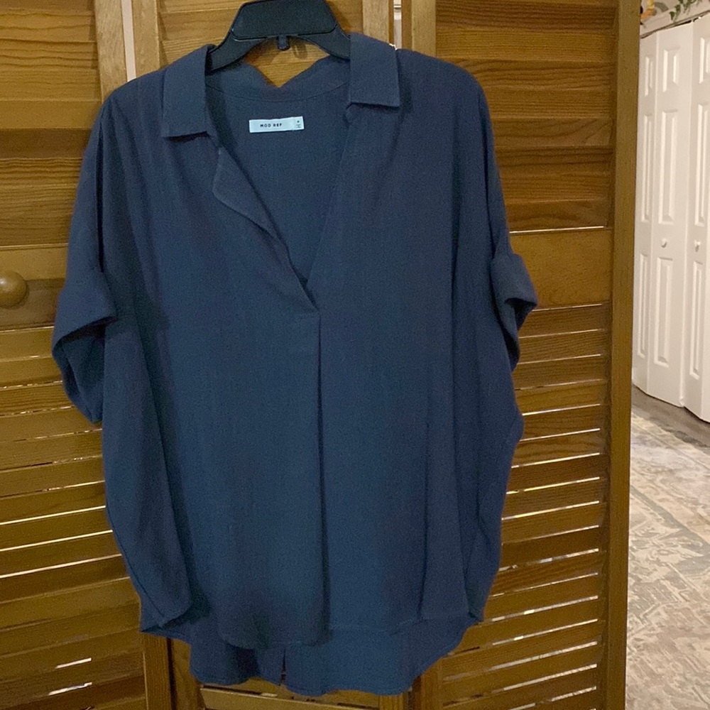 NWOT Mod Ref size M gray linen top.